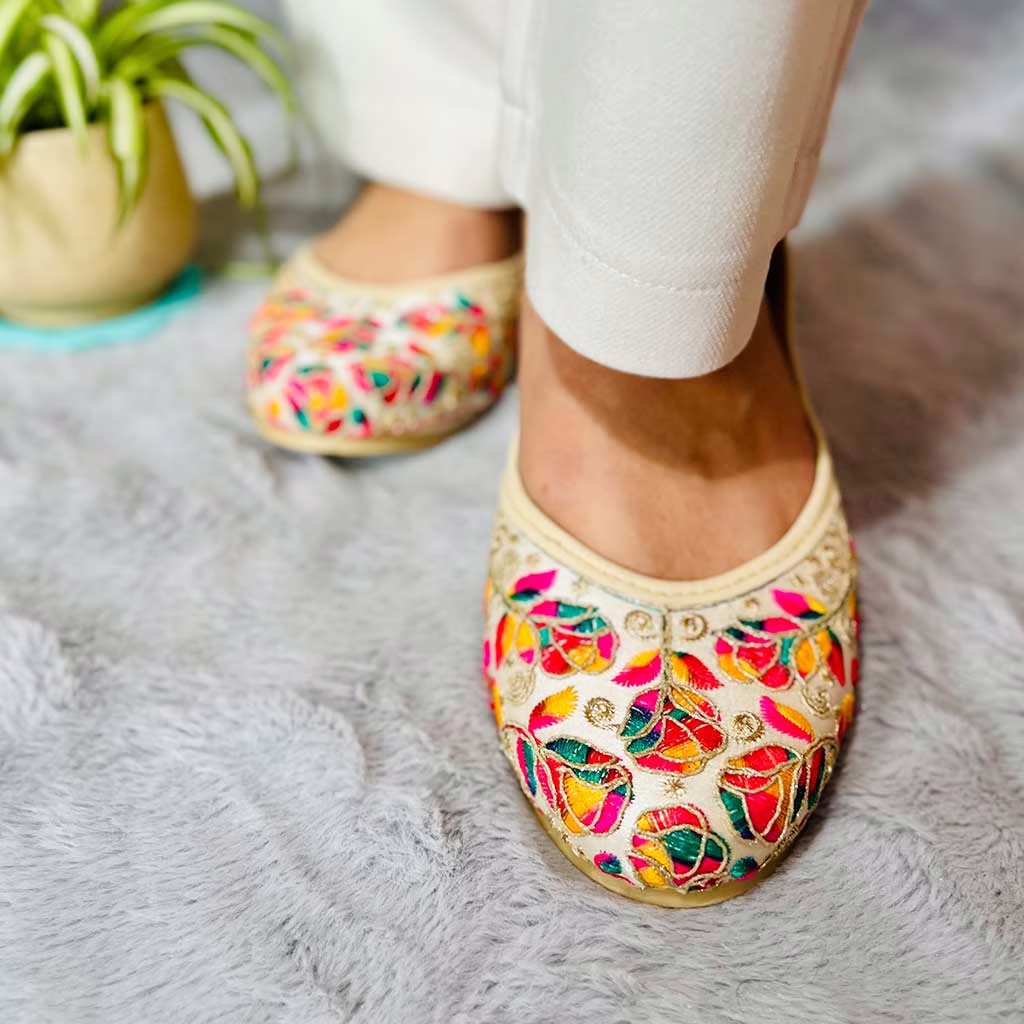 Multi-Color Thread Work Jutti