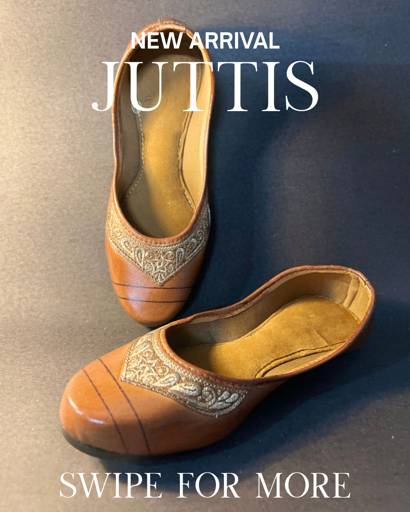 Image of Handcrafted Leather Juttis with Zari Detailing