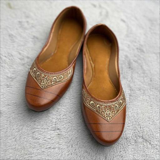 Image of Handcrafted Leather Juttis with Zari Detailing