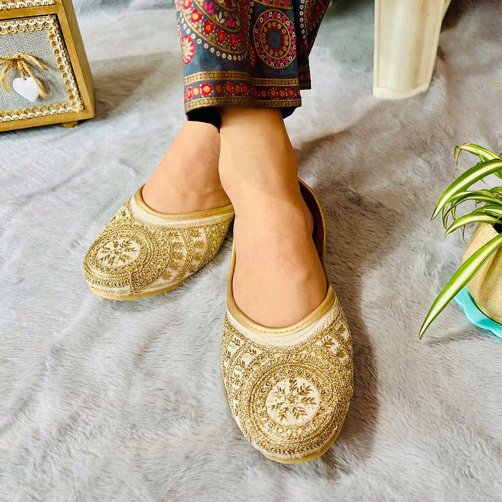 Image of Punjabi Jutti heritage design