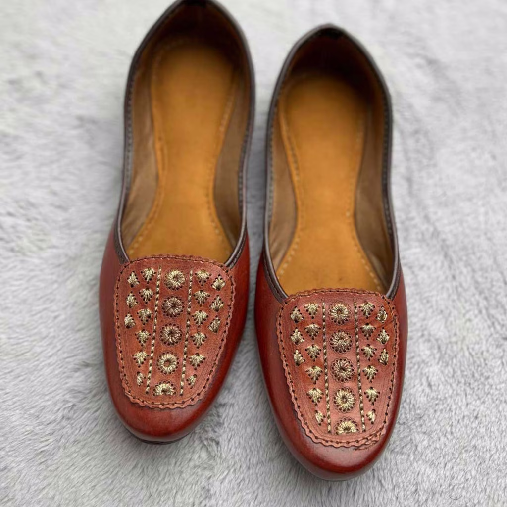 Image of Women Embellished Mojaris with Embroidered Flats